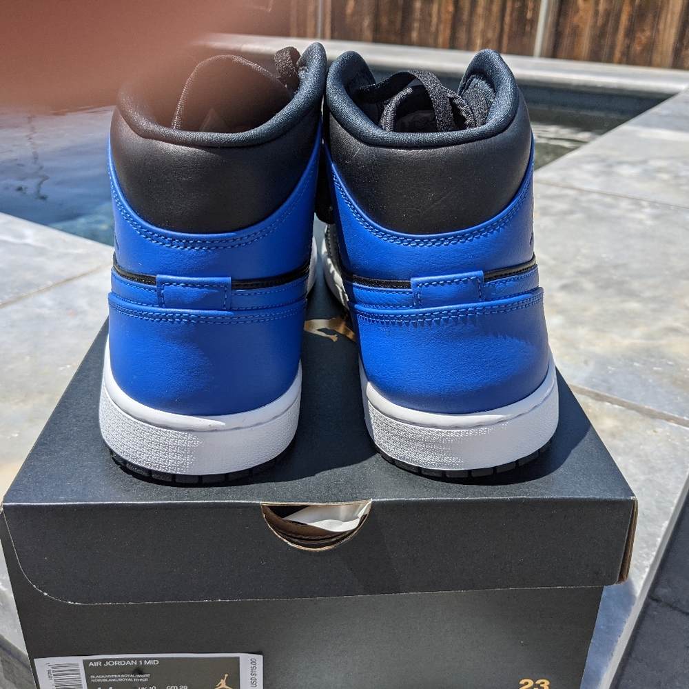Air Jordan 1 Mid Hyper Royal 11 - Picture 3 of 5